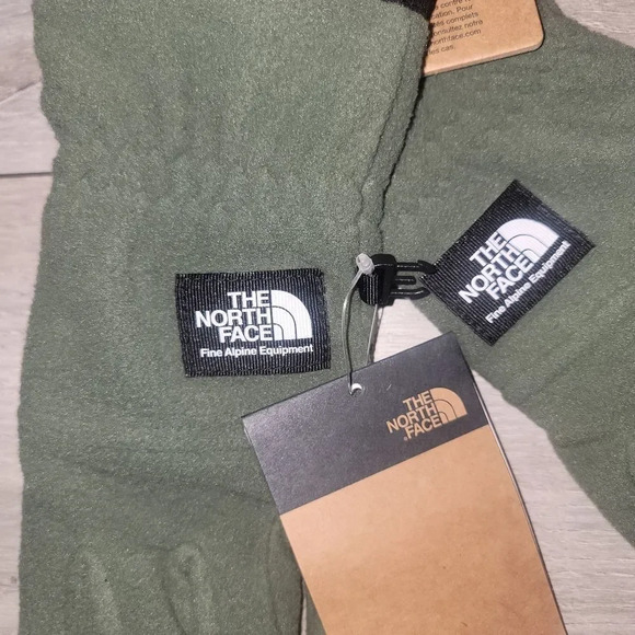The North Face Etip™ Heavyweight Fleece Glove Size Medium - Picture 4 of 10